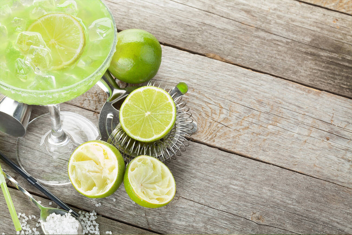 Elegant presentation of a classic Margarita cocktail with lime garnish