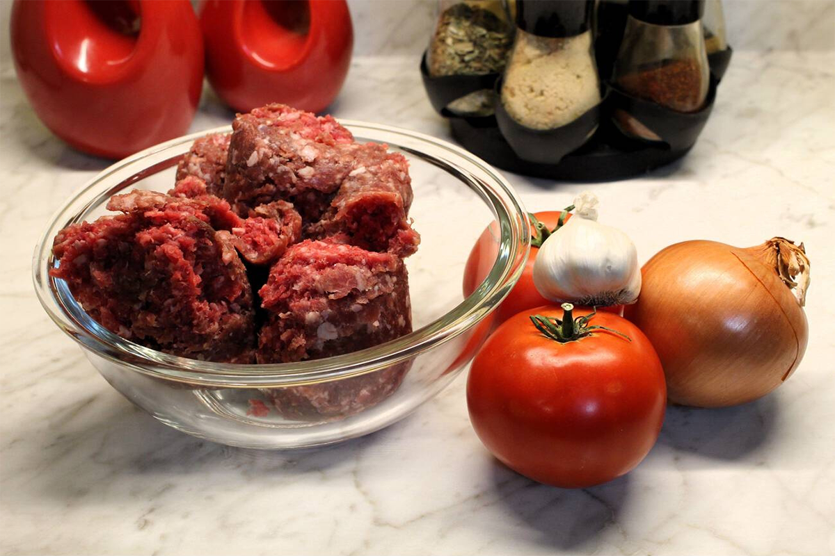 Perfectly browned ground beef in a skillet